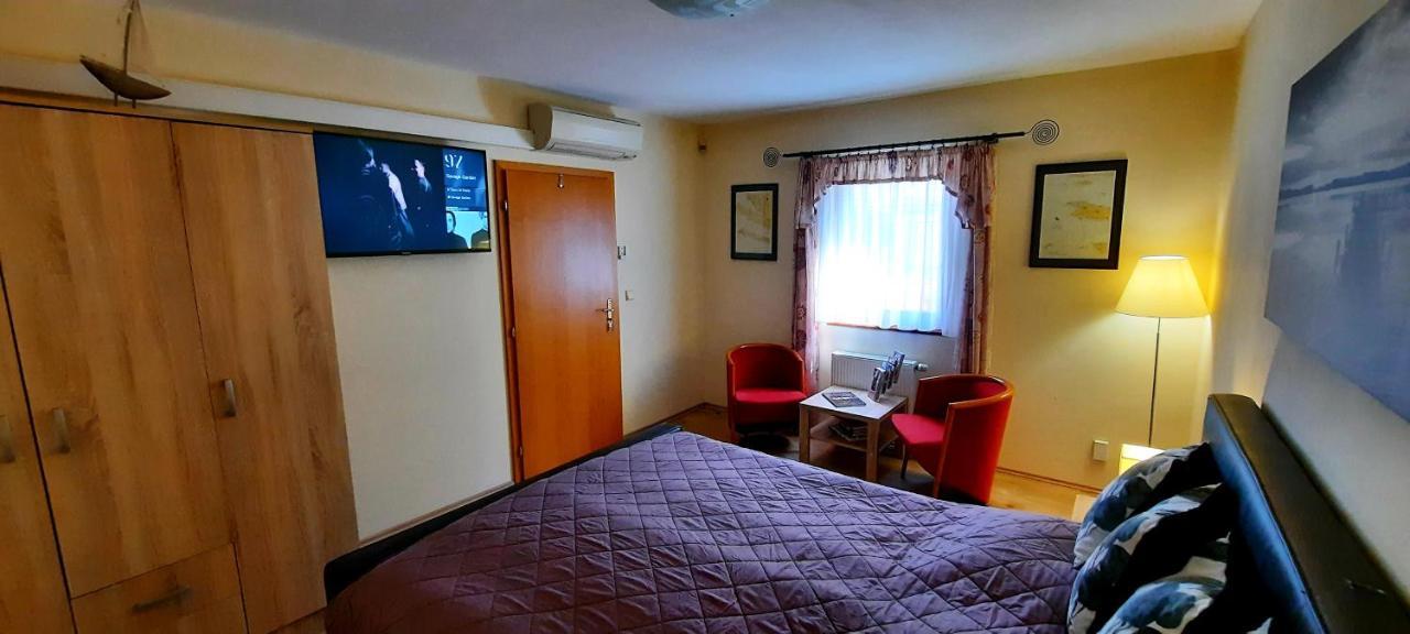 Pool Apartments Karlovy Vary Ngoại thất bức ảnh