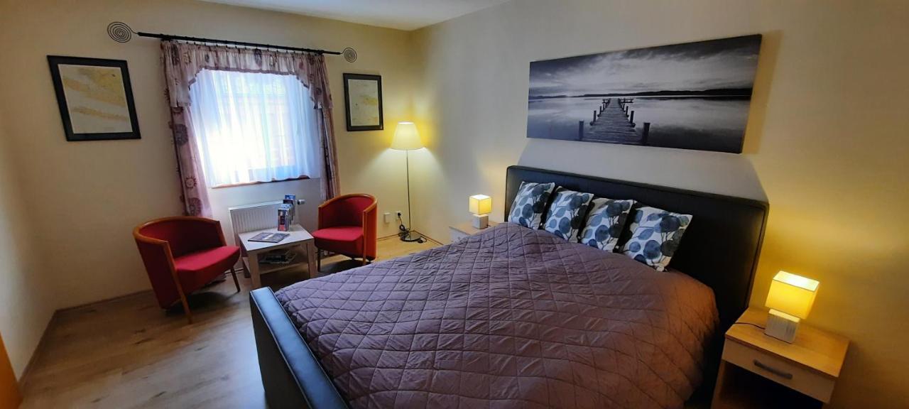 Pool Apartments Karlovy Vary Ngoại thất bức ảnh
